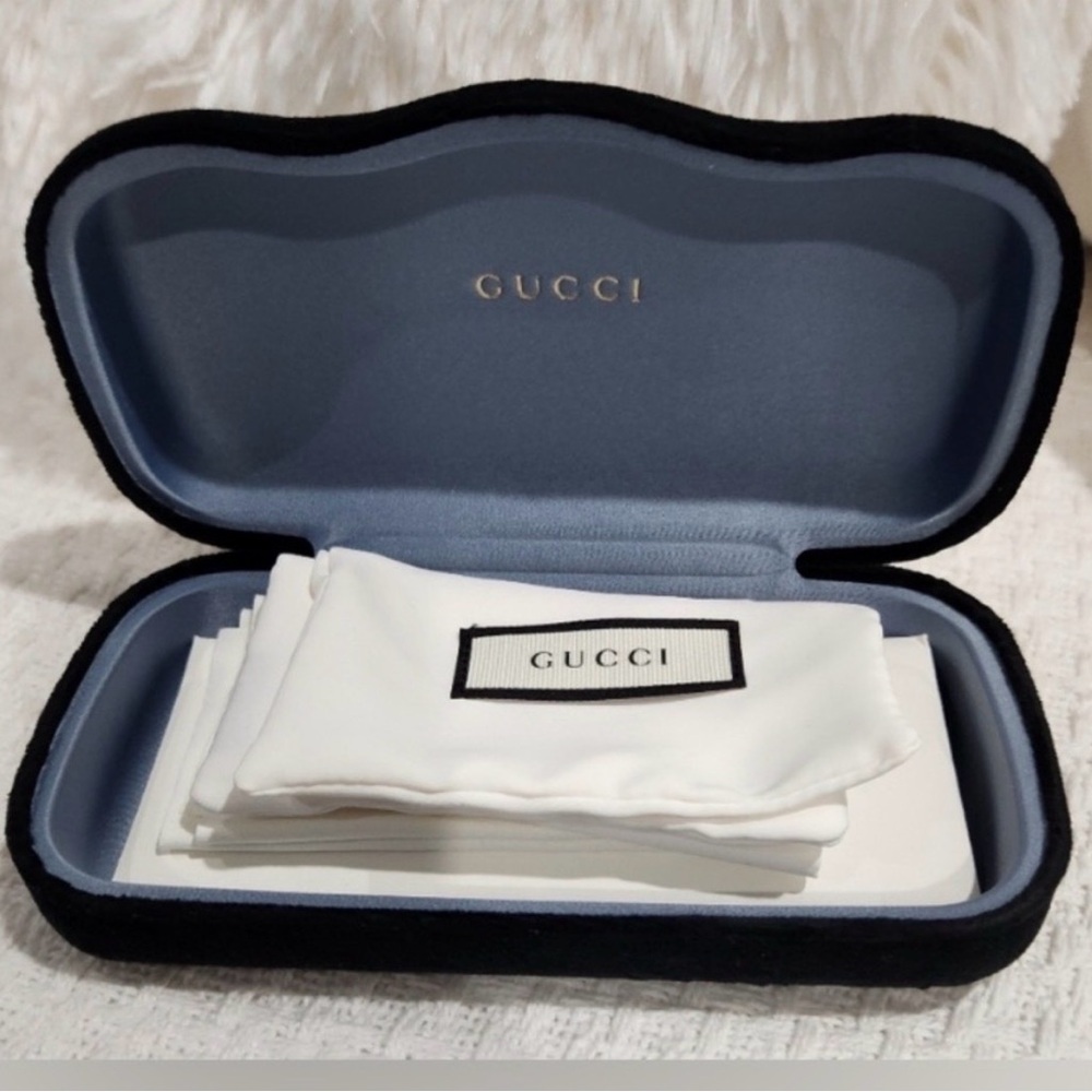 Gucci Tortoiseshell Sunglasses with Black Accents - Picture 7 of 12